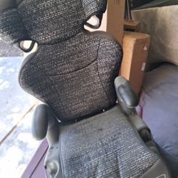 Booster seat barely used 40$OBO