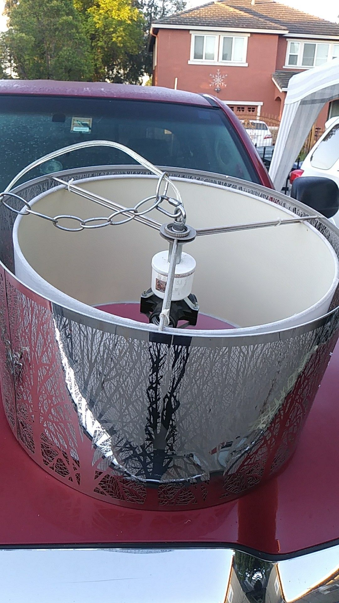 Beautiful tridemention hanging light in good condition $20