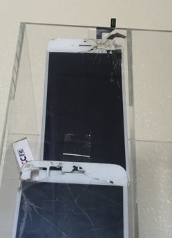 Cracked broken iPhone Screens -I come to you