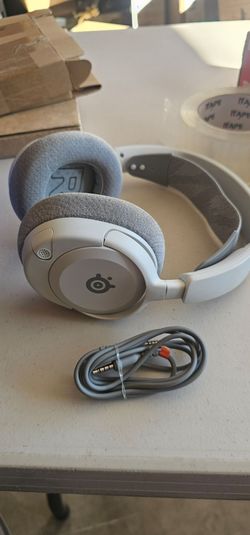 SteelSeries Arctis Nova 5P Wireless Multi-System Gaming Headset - White
Neodymium Magnetic Drivers — 100+ Audio Presets — 60 HR Battery — 2.4GHz or BT