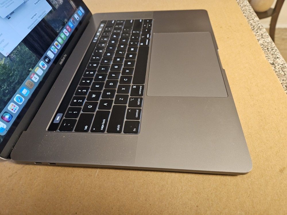 Apple Macbook Pro i7 32gb Ram 500gb SSD Drive 2.6ghz 15" Screen Great Condition