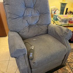 Power Lift Recliner Chair (Gently Used)