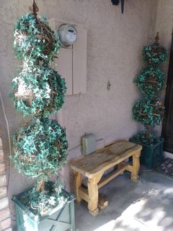 2 artificial plants and wood bench