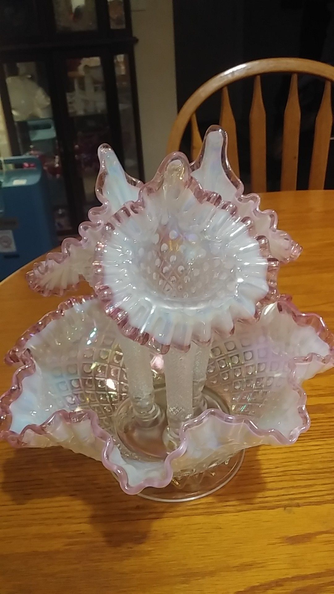 BEAUTIFUL 3HORN EPERGNE SCALLOPED CARNIVAL GLASS