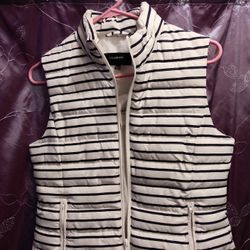 Colebrook Vest in White with Navy Stripes Womens Small Brand New