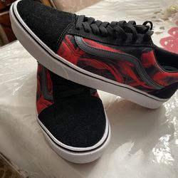 VANS SIZE 11 