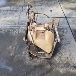 John Deere 15 gallon chemical/fertilizer sprayer. Has pump, tank, and hoses. Works.