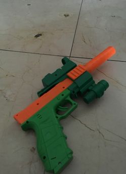 Customizable toy pistol