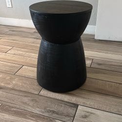 Black end table 