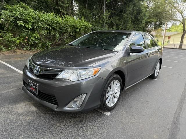 2014 Toyota Camry Hybrid