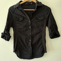 Women’s lightweight button up top