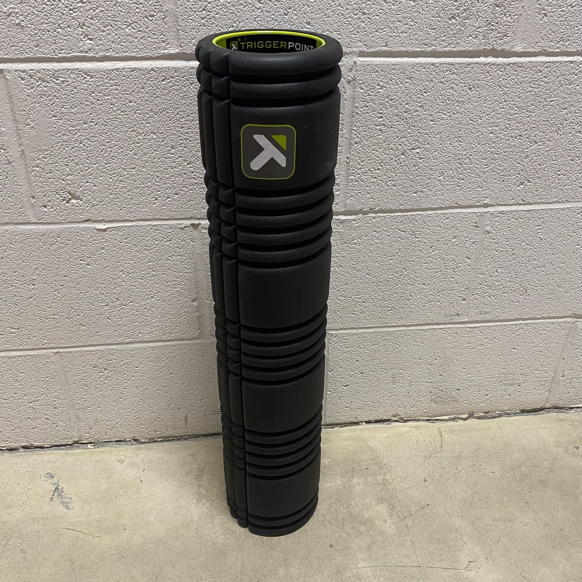 Black and Lime Green “Grid 2.0” 26” Foam Roller for Muscle Recovery by TRIGGERPOINT Like New pre-owned condition. Item Dimensions: 26.0" x 5.5" x 5
