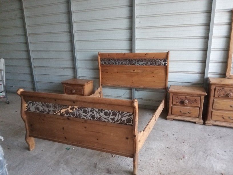 Knotty Pine Solid Wood Bedroom Set