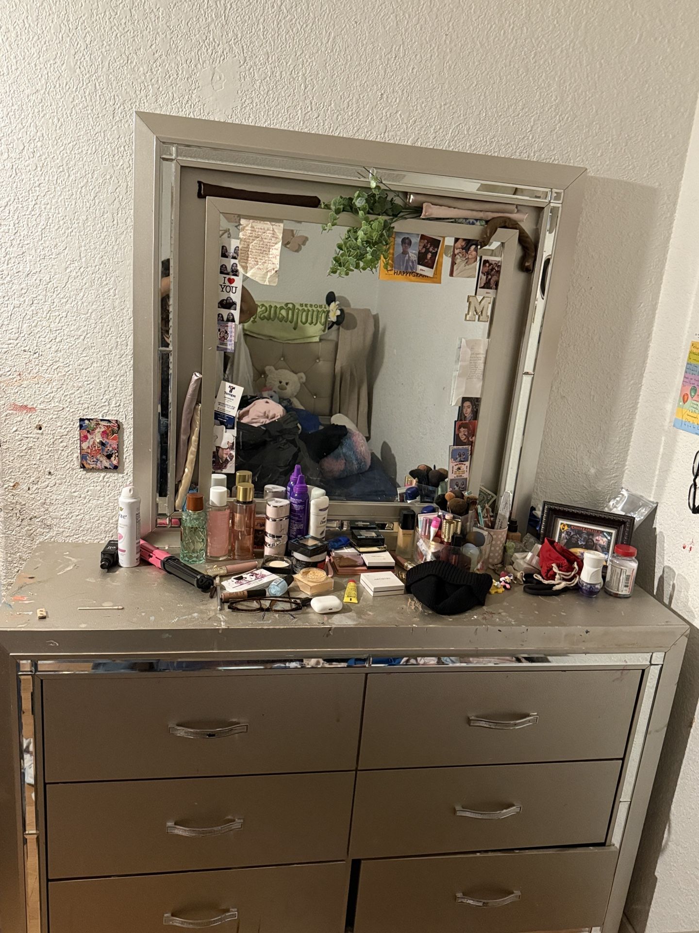 Dresser With Mirror