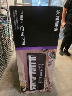 Yamaha PSR-E373 Keyboard with Stand
