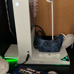 xbox one s with stand with two controllers with rechargeable Batteries For Stand, 5 tb stick, monitor, kbm, kbm pad, bose speakers, gtracing chair