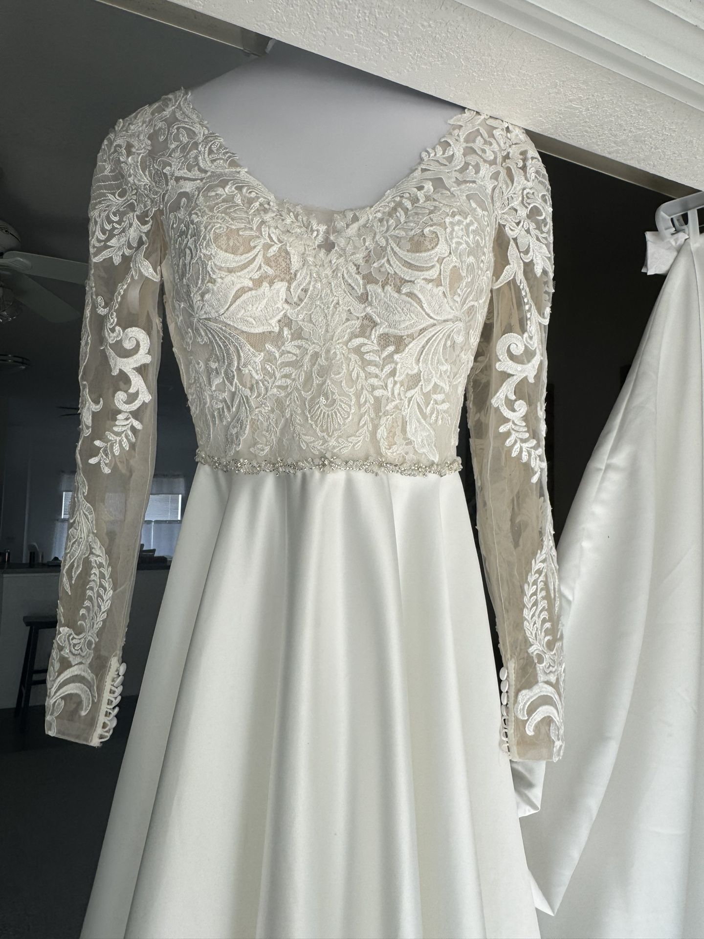 Long Sleeve Lace & Satin Wedding Dress *SIZE 6*