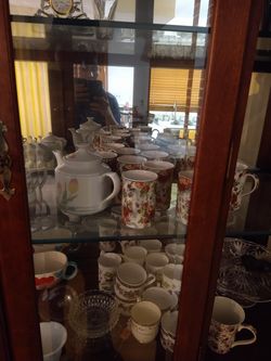 Se vende este bonito mueble con todo dentro