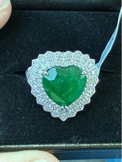 Natural emerald ring