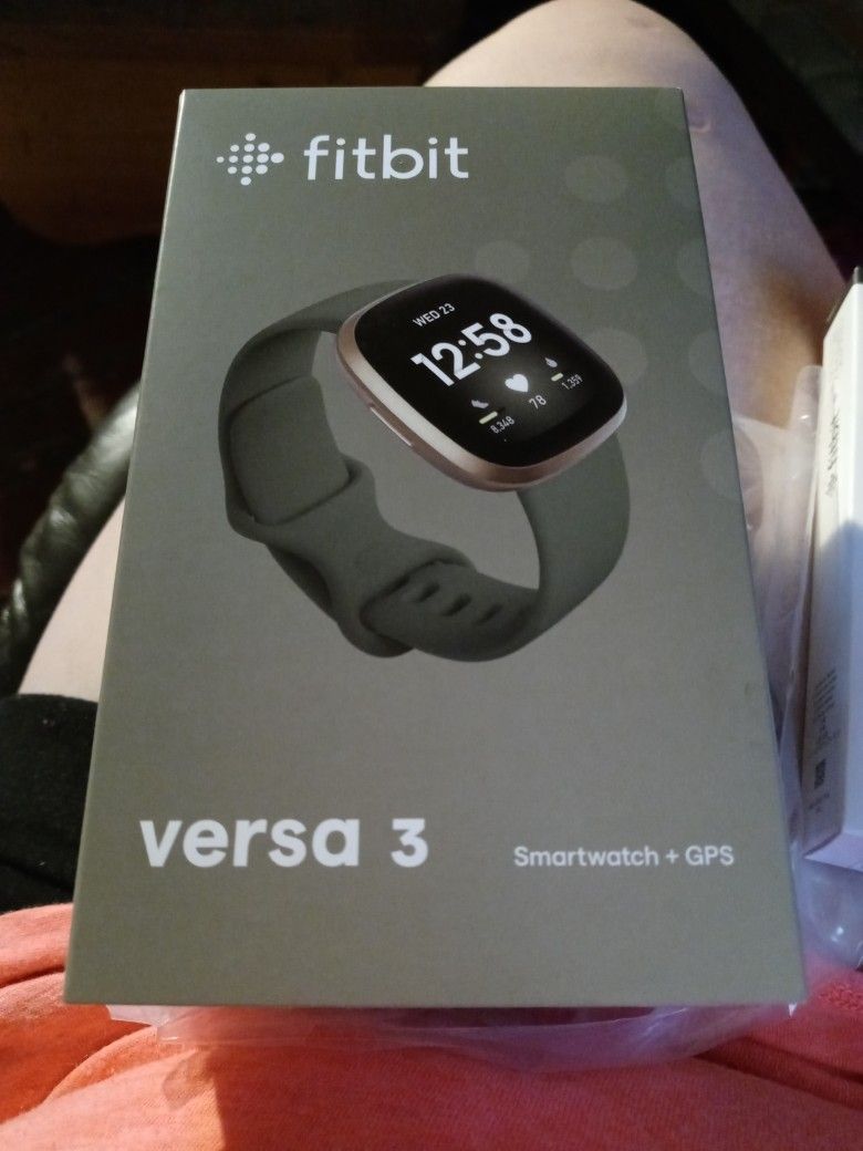 fit bit versa 3 plus extra band cums with gps
