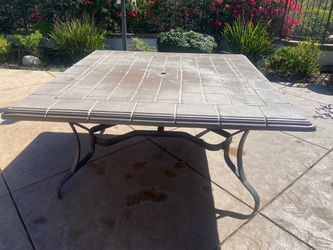 Tropitone Outdoor Patio Table Seats 8