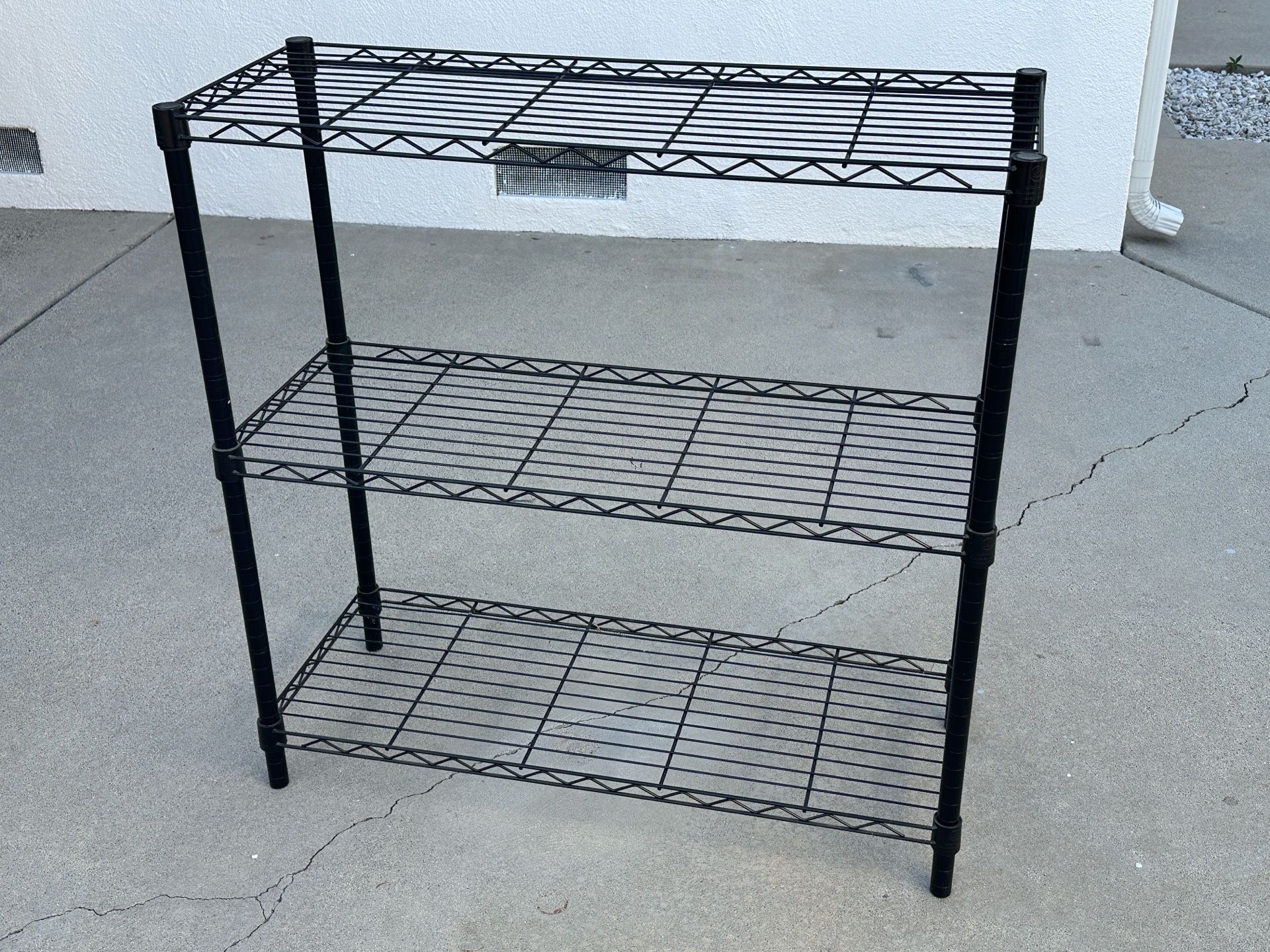 Adjustable metal storage rack