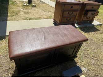 Storage indoor bench
