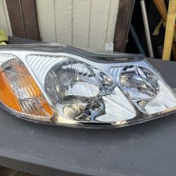 00-04 Toyota Avalon Passenger Headlight
