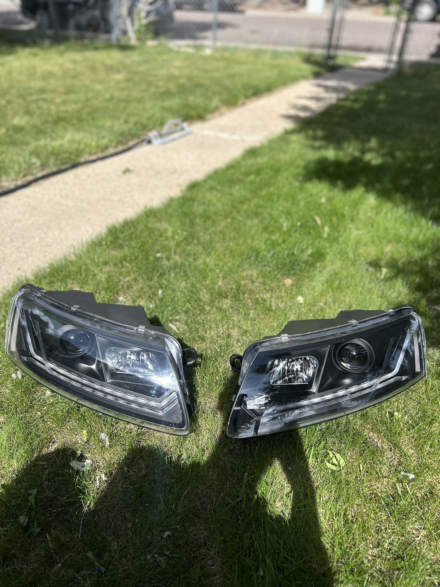 05-11 Audi A6 Headlights