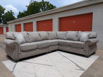 *FREE DELIVERY!* ASHLEY FURNITURE 3 PIECE SECTIONAL SOFA* Hablo Español!