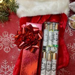 🎄 Top Luxury Oils — Holiday Best Sellers 6-Piece Gift Set + Bonus Gift 🎁  Make gifting effortless with this beautiful Christmas edition perfume oil 