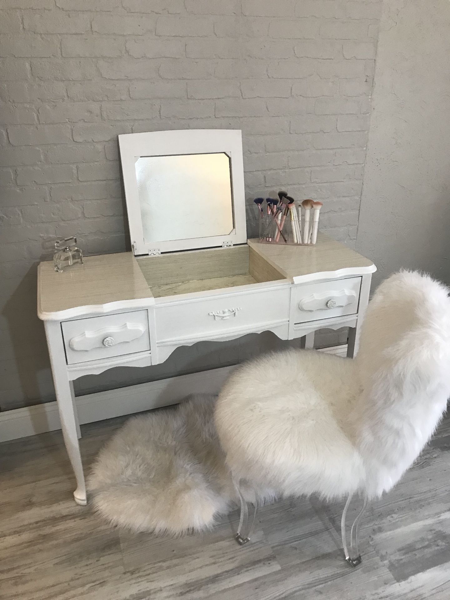 WHITE SHABBY CHIC VINTAGE VANITY DESK