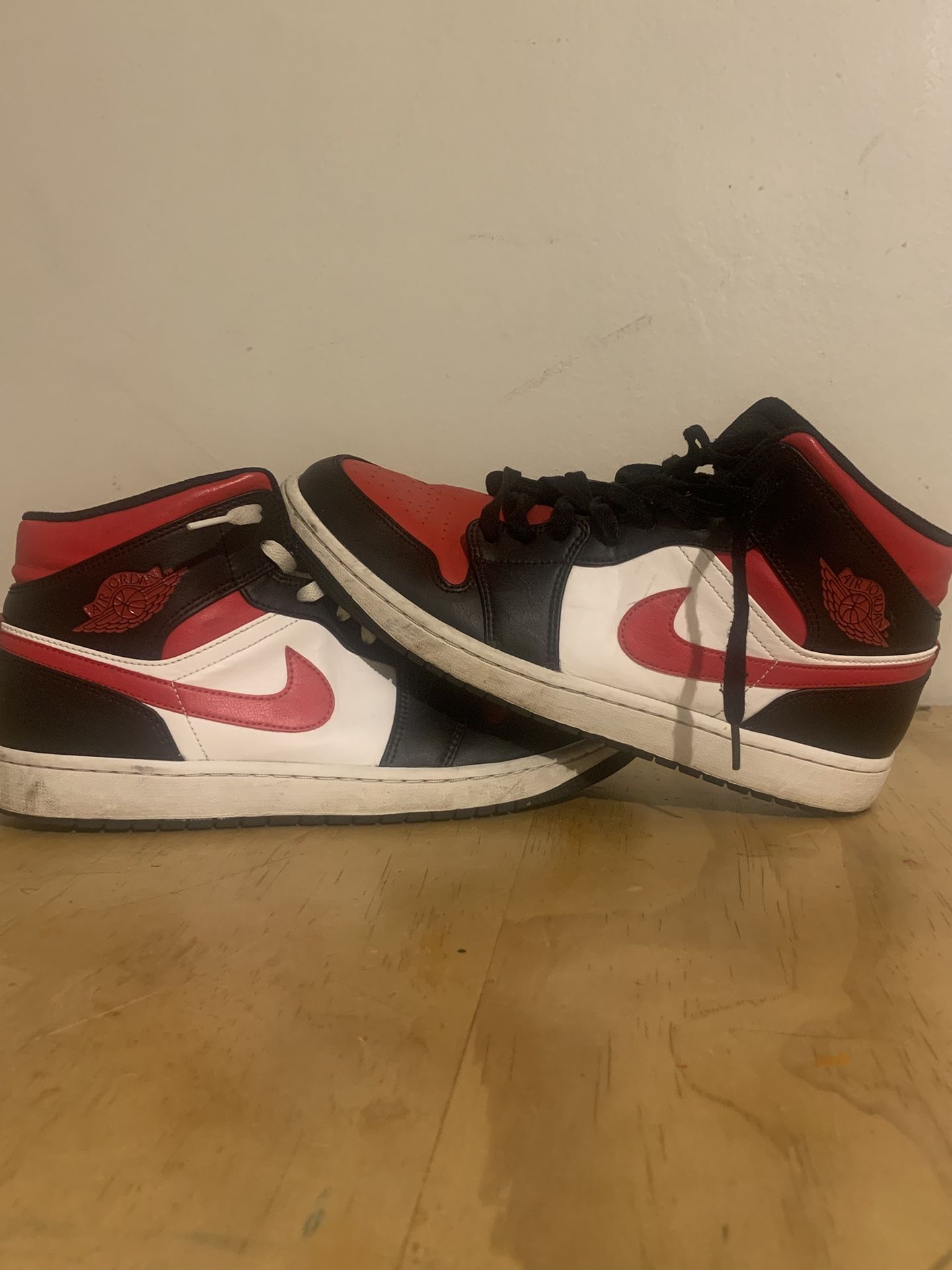 Jordan 1 Mid Bread Toe