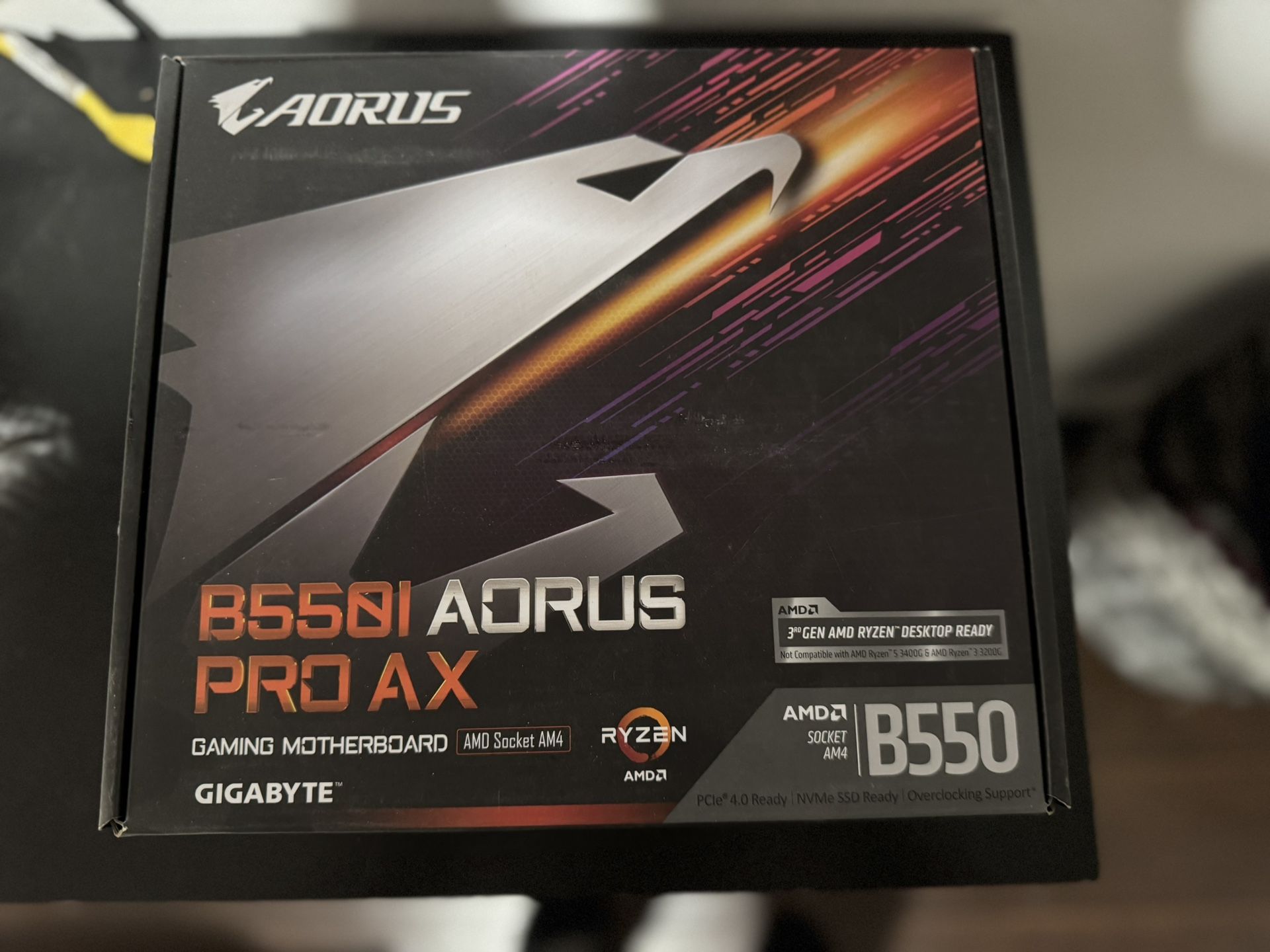 GIGABYTE B550I AORUS PRO AX Motherboard