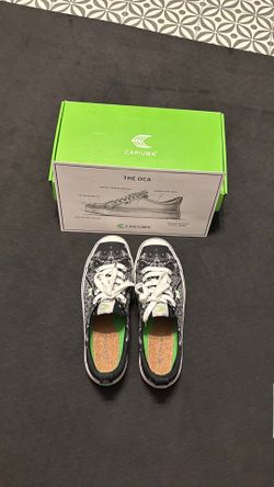 Ladies Cariuma tennis shoes