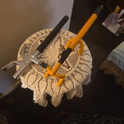  2 STEERING WHEEL LOCKS 