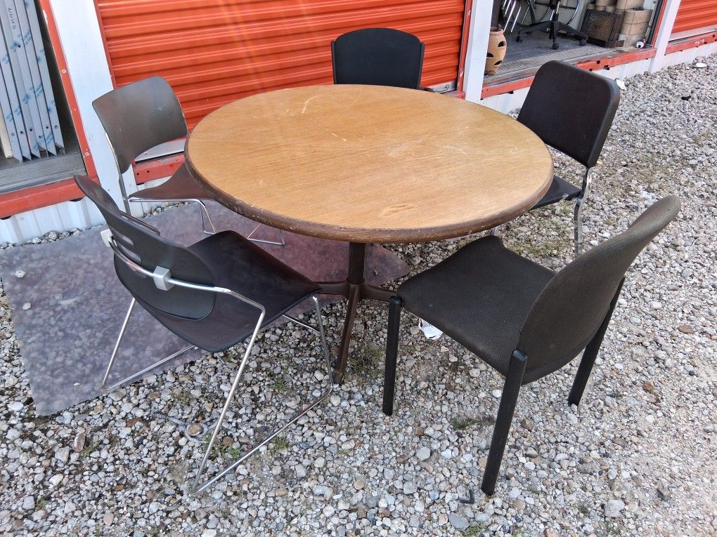 Table and Chairs $80 Dlls. O.B.O.