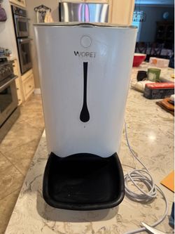 Wopet automatic cat / dog feeder
