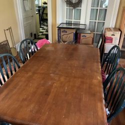 Dining Table/Chairs & Hutch