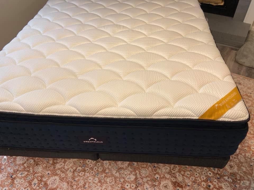 Like New DreamCloud Premier Rest Hybrid Queen Mattress