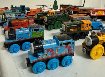 Vintage HUGE LOT Thomas & Friends Wooden Railway Trains Tracks and More 200+ Pcs