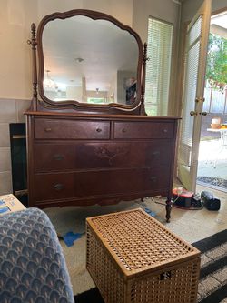 Dresser and mirror vintage