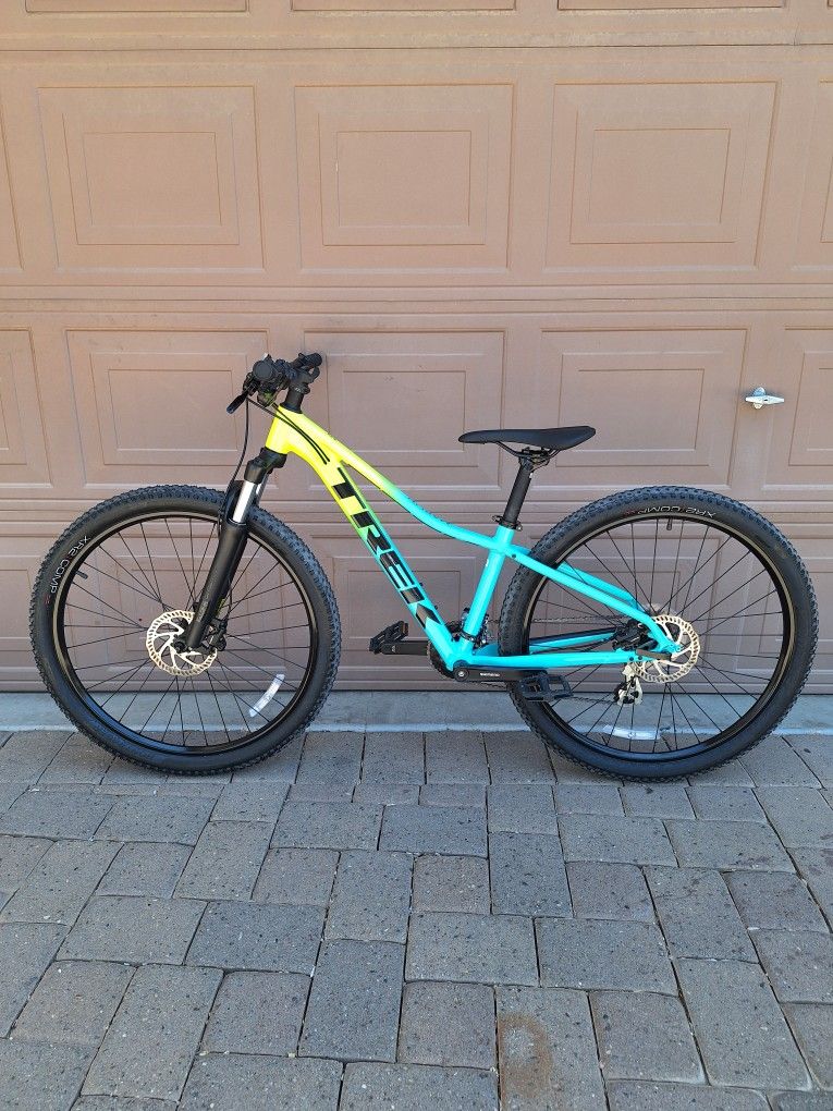 TREK MARLIN 5 GEN 2 MOUNTAIN BIKE 27.5 INCH LIKE NEW ( CHECK MY OTHER BIKES)