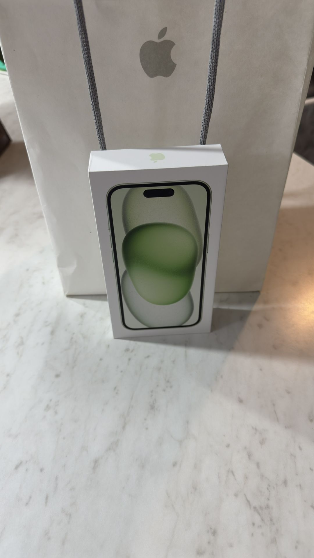 Apple iPhone 15 Fully Unlocked Free Case & AirPods Any Carrier