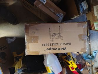 WeHwupe Raised Toilet Seat in Box