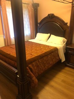 Qeen headboard + night stand