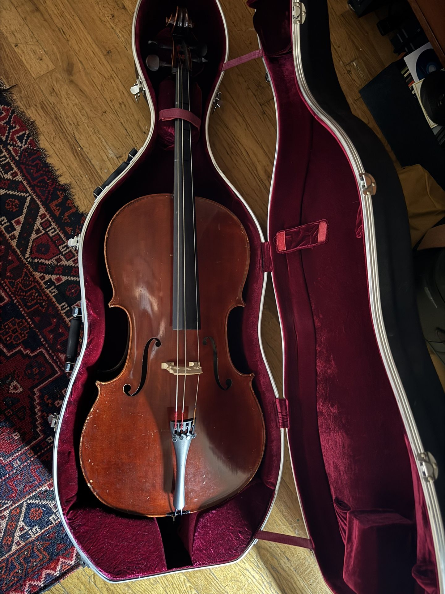 3/4 Cello With Bellafina Hardcase With Wheels 