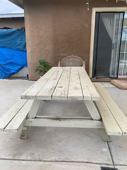 Picnic table