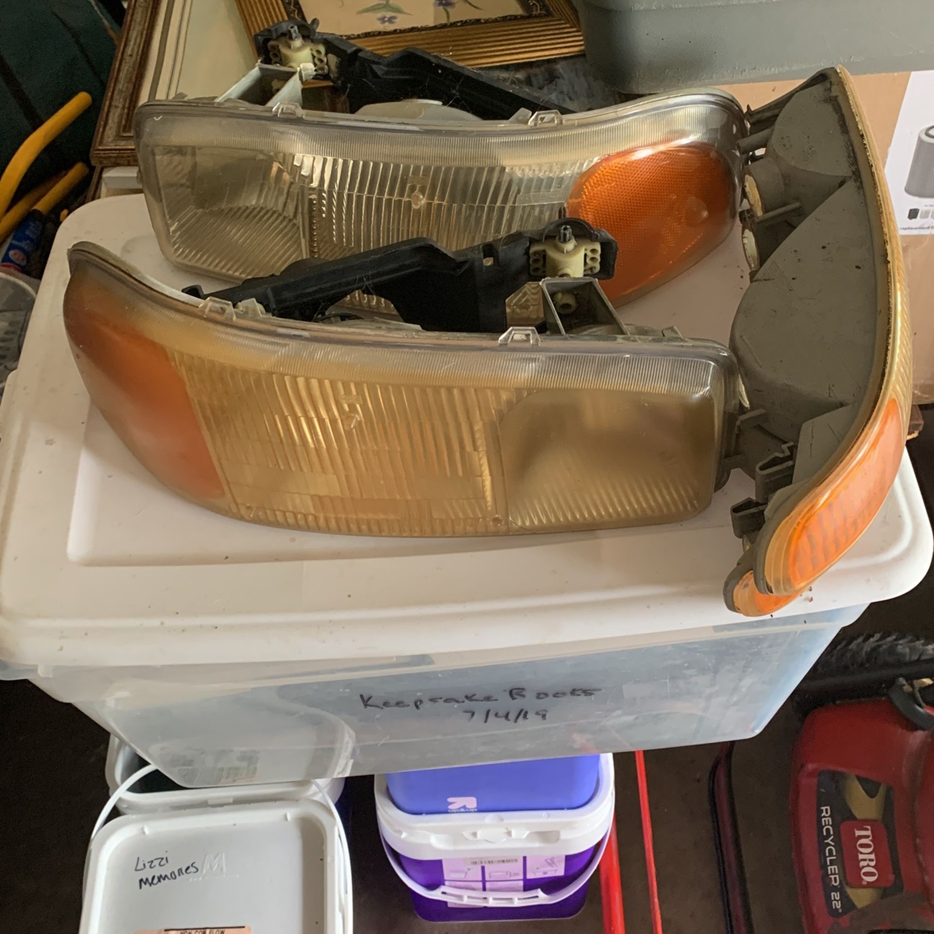 Yukon Xl Headlight Assembly Right And Left