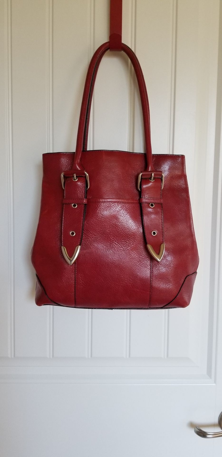Wilson's Leather Red/silver 12"Hx11.5"Wx4"D magnetic open/closures